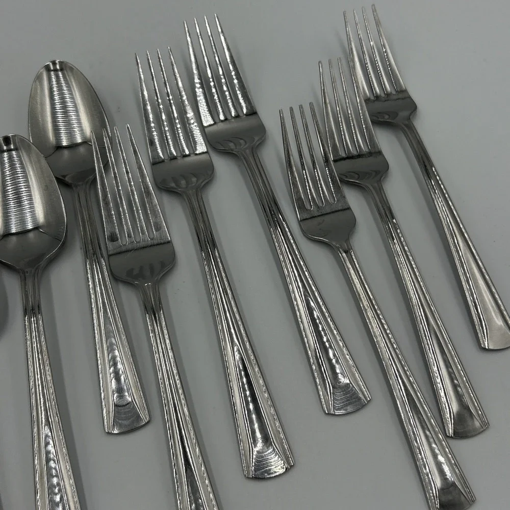 Oneida Stainless Flatware 3 Place Settings Spoon Fork Knives Dinner Table‎